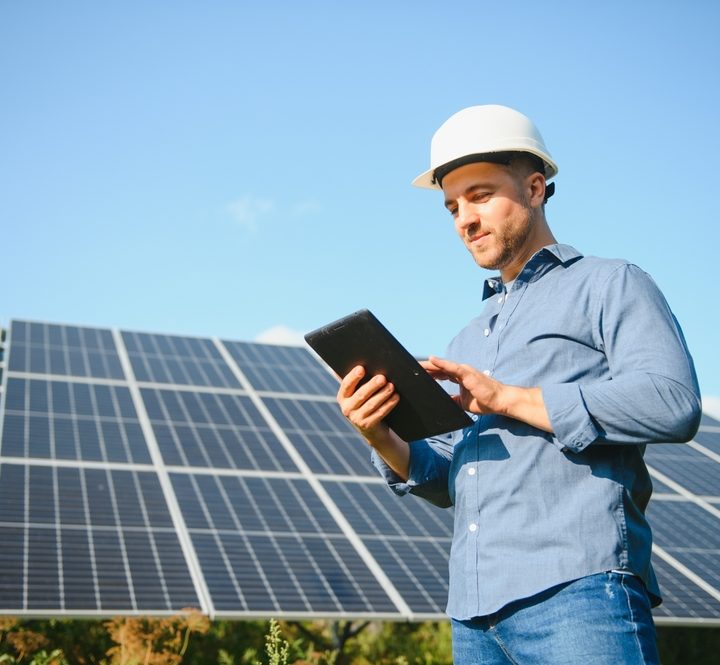 The,Solar,Farm(solar,Panel),With,Engineer,Check,The,Operation,Of